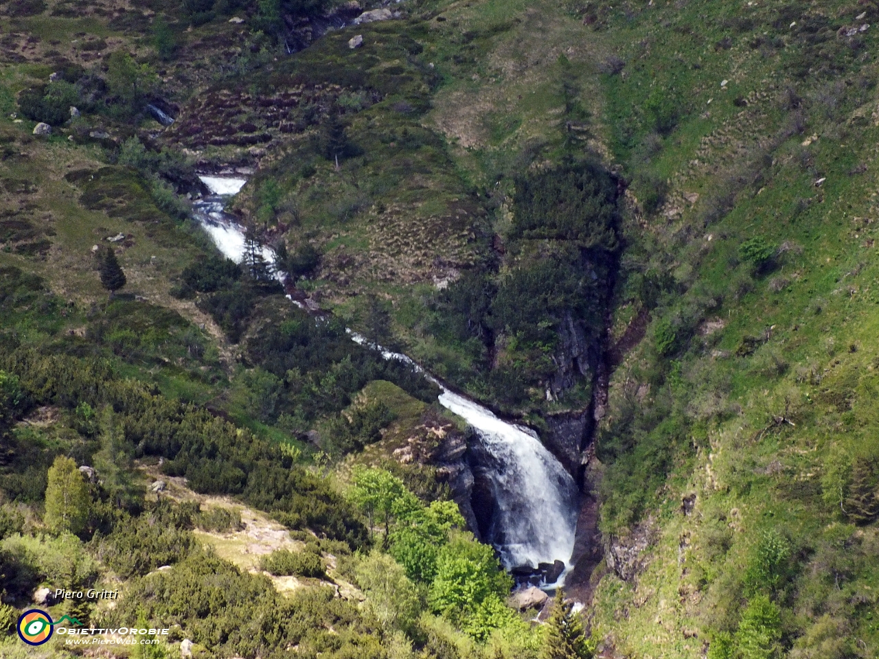 72 Zoom su cascata....JPG